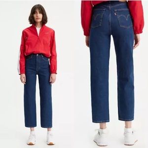 Levi’s Ribcage Straight Ankle Jeans in Dark Wash